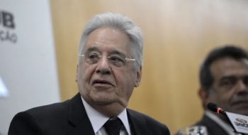 FHC passa por cirurgia após fratura no fêmur e se recupera bem, diz assessoria